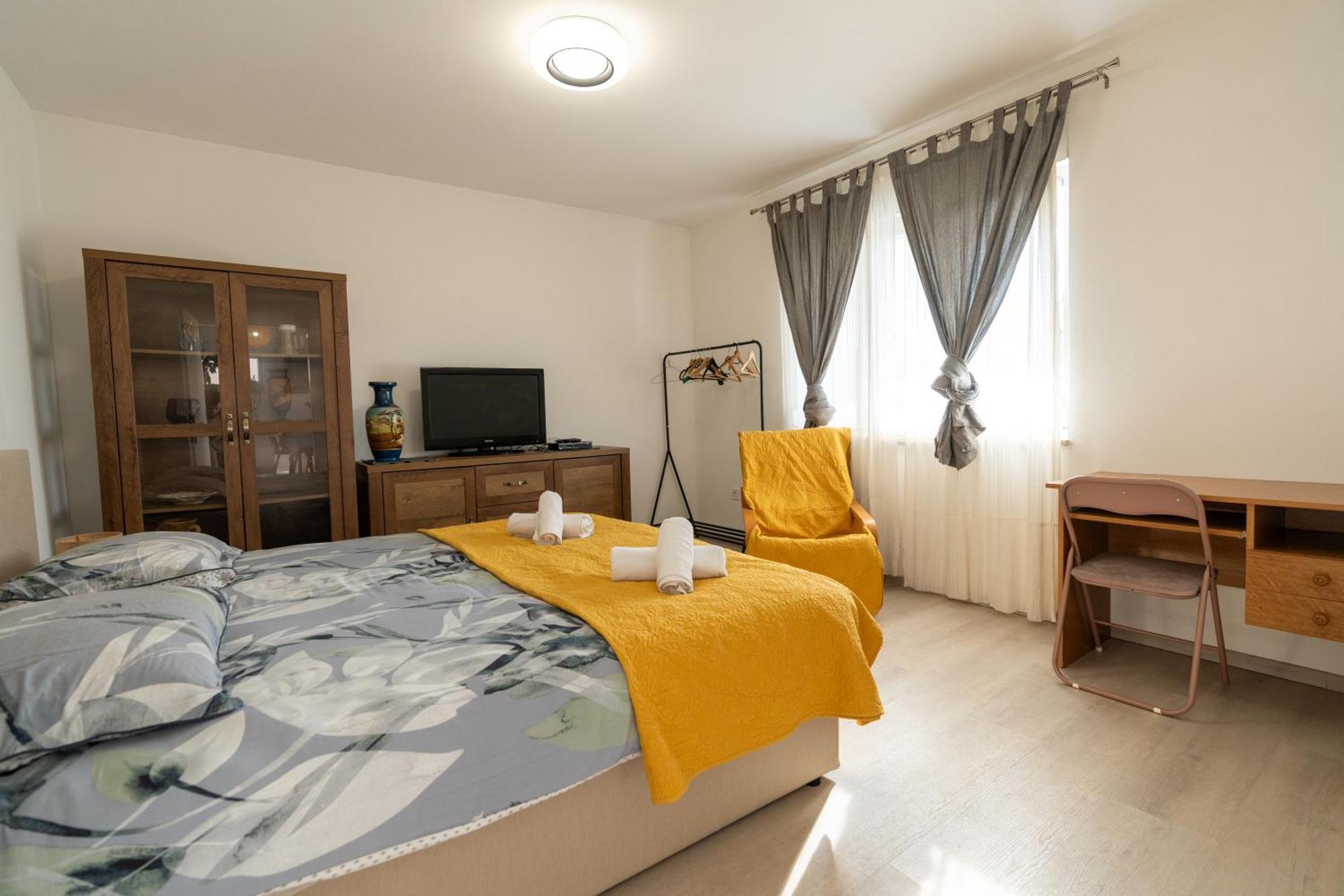 Two-Bedroom Apartment Rea In Ровинь Экстерьер фото