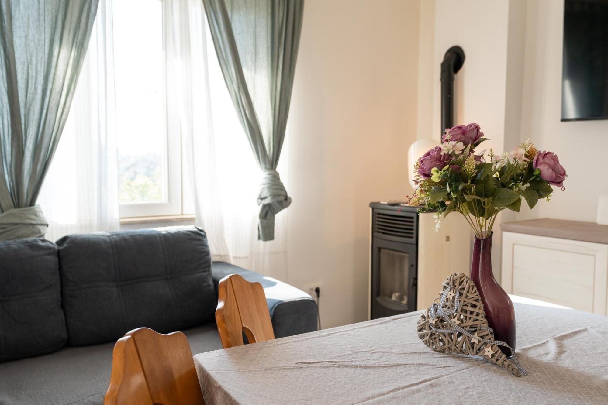 Two-Bedroom Apartment Rea In Ровинь Экстерьер фото