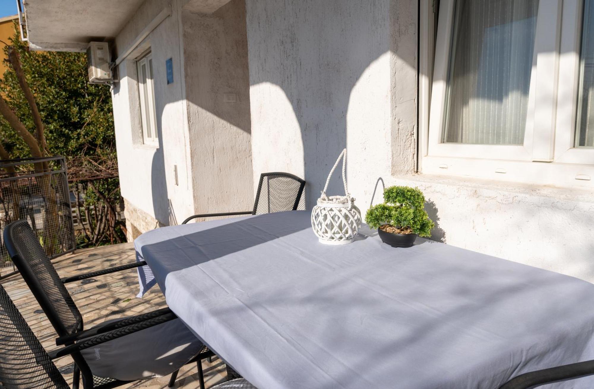 Two-Bedroom Apartment Rea In Ровинь Экстерьер фото