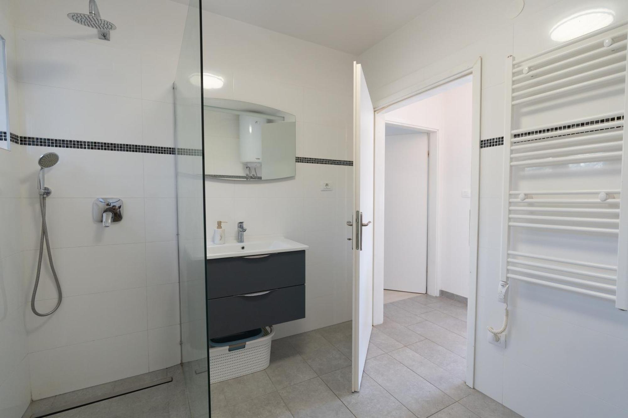 Two-Bedroom Apartment Rea In Ровинь Экстерьер фото
