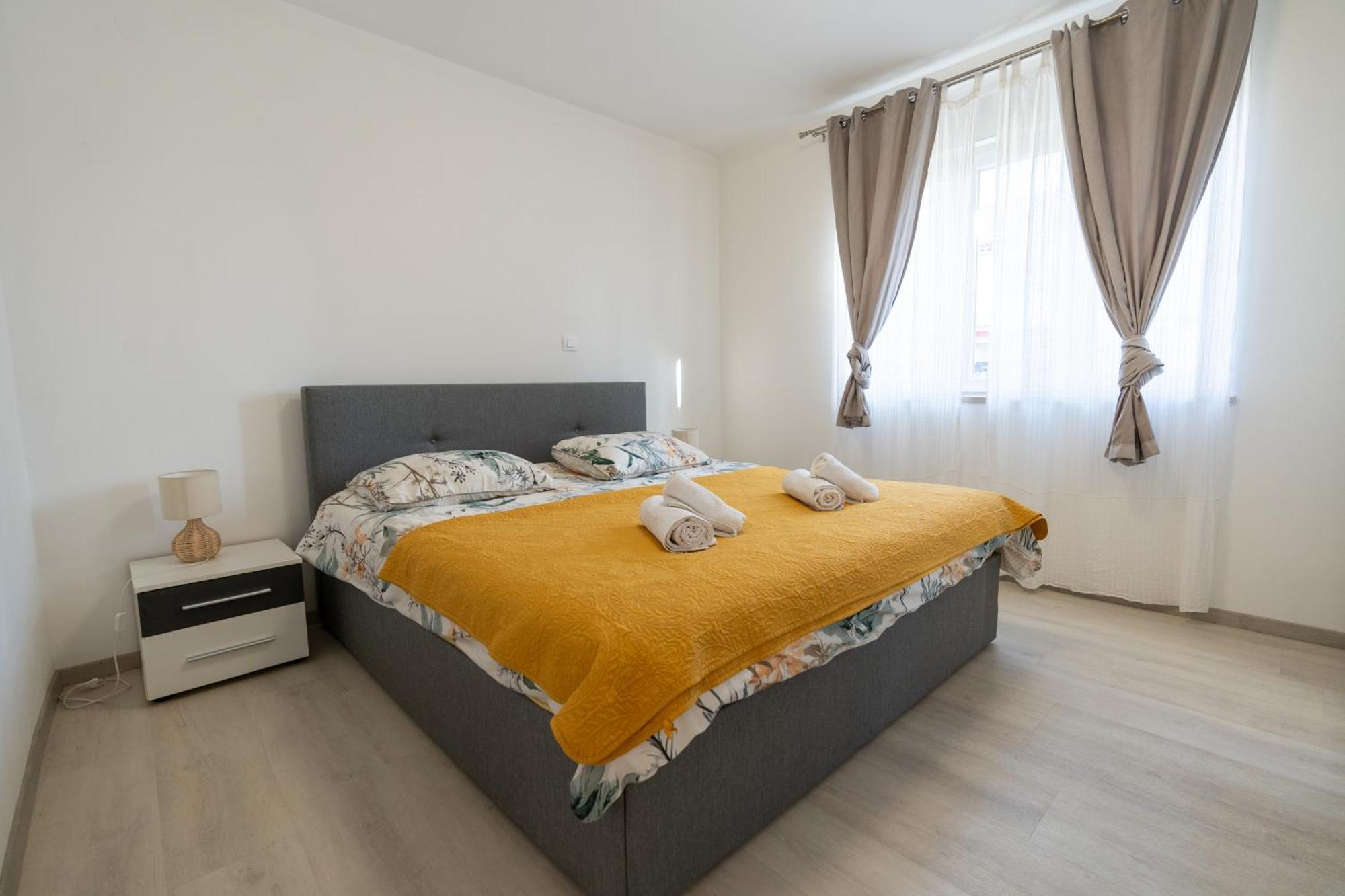Two-Bedroom Apartment Rea In Ровинь Экстерьер фото